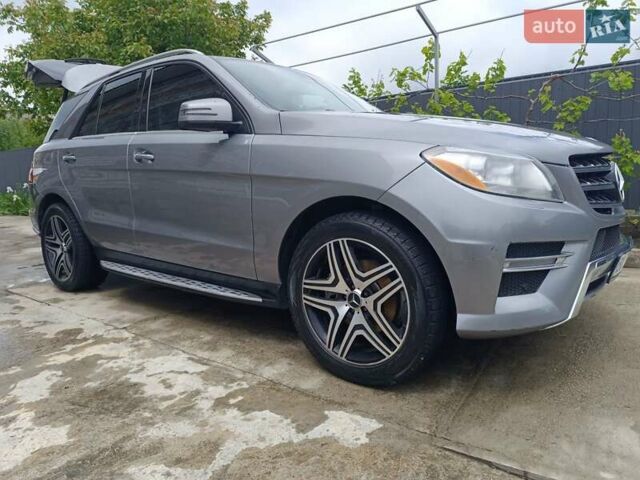 Серый Мерседес М-Класс, объемом двигателя 2.1 л и пробегом 250 тыс. км за 22000 $, фото 1 на Automoto.ua