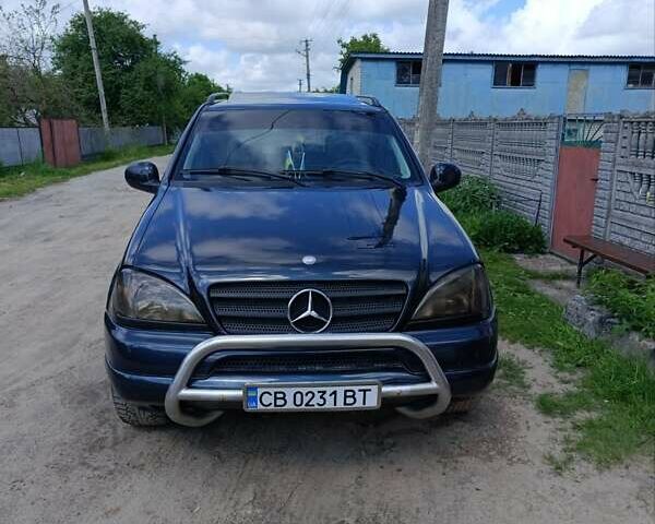 Синій Мерседес М-Клас, об'ємом двигуна 3.2 л та пробігом 400 тис. км за 4300 $, фото 1 на Automoto.ua