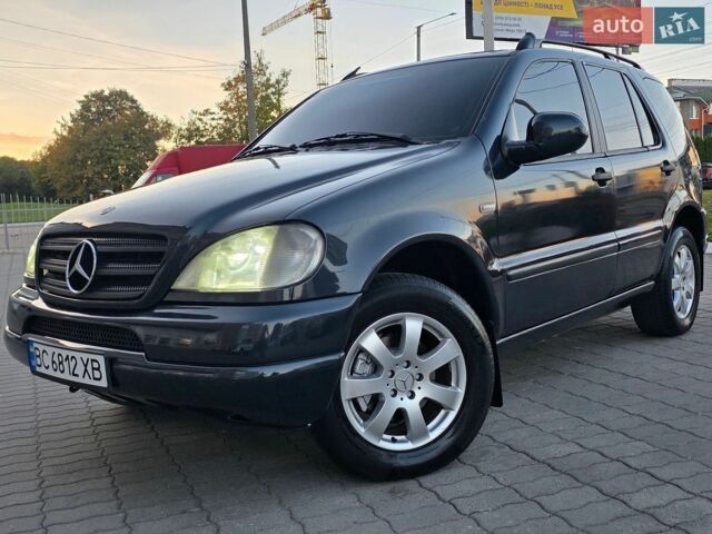 Синій Мерседес М-Клас, об'ємом двигуна 3.2 л та пробігом 297 тис. км за 6777 $, фото 1 на Automoto.ua