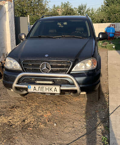 Синий Мерседес М-Класс, объемом двигателя 2.69 л и пробегом 500 тыс. км за 6500 $, фото 1 на Automoto.ua