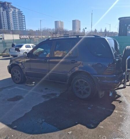 Синій Мерседес М-Клас, об'ємом двигуна 2.7 л та пробігом 340 тис. км за 3800 $, фото 1 на Automoto.ua