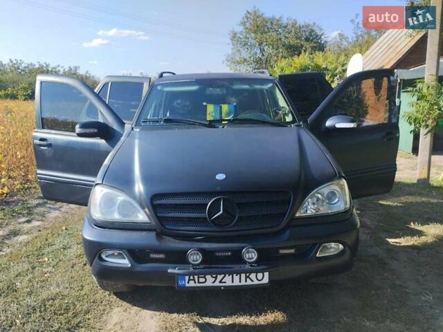 Синий Мерседес М-Класс, объемом двигателя 2.7 л и пробегом 320 тыс. км за 4800 $, фото 1 на Automoto.ua