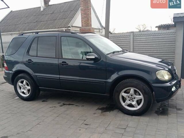 Синий Мерседес М-Класс, объемом двигателя 2.7 л и пробегом 371 тыс. км за 4200 $, фото 1 на Automoto.ua