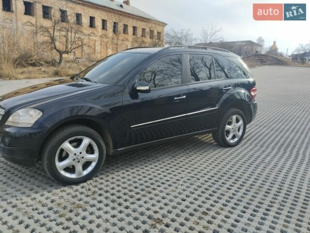 Синий Мерседес М-Класс, объемом двигателя 2.99 л и пробегом 375 тыс. км за 11400 $, фото 1 на Automoto.ua
