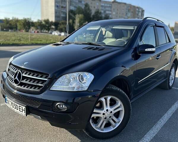 Синій Мерседес М-Клас, об'ємом двигуна 2.99 л та пробігом 215 тис. км за 12500 $, фото 1 на Automoto.ua