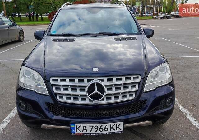 Мерседес М-Класс 2008 в Киеве на Automoto.ua Синий Мерседес М-Класс, объемом двигателя 3 л и пробегом 323 тыс. км за 14200 $, фото 1 на Automoto.ua
