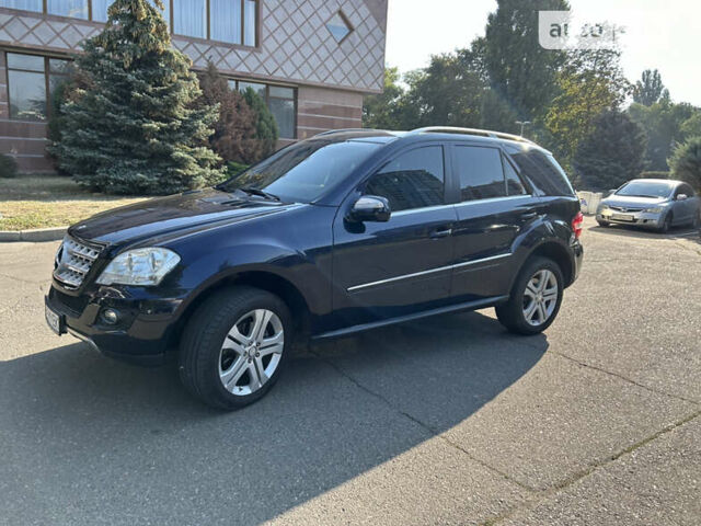 Синий Мерседес М-Класс, объемом двигателя 3.5 л и пробегом 126 тыс. км за 12800 $, фото 1 на Automoto.ua