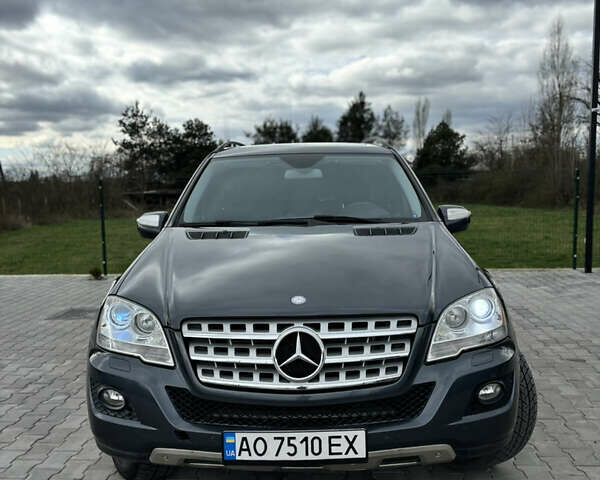 Синий Мерседес М-Класс, объемом двигателя 3 л и пробегом 295 тыс. км за 15700 $, фото 1 на Automoto.ua