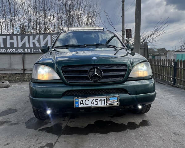 Зелений Мерседес М-Клас, об'ємом двигуна 2.7 л та пробігом 375 тис. км за 5400 $, фото 1 на Automoto.ua