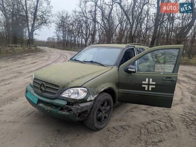 Зеленый Мерседес М-Класс, объемом двигателя 2.7 л и пробегом 420 тыс. км за 5307 $, фото 1 на Automoto.ua