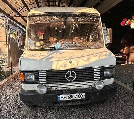 Білий Мерседес MB-Class, об'ємом двигуна 4 л та пробігом 300 тис. км за 3000 $, фото 1 на Automoto.ua