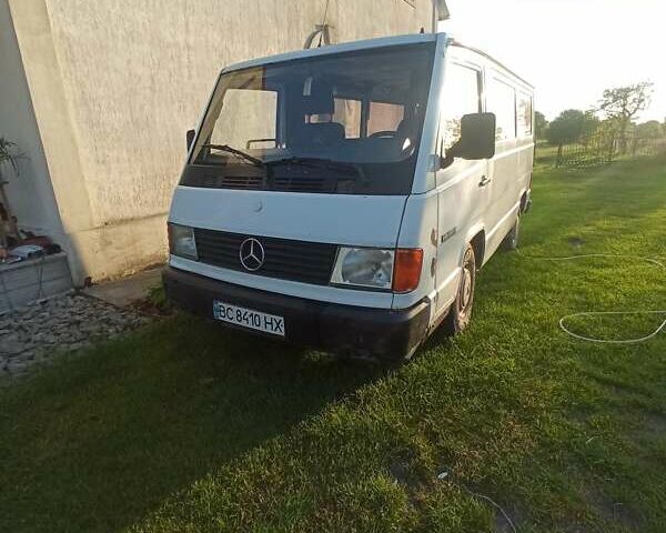 Белый Мерседес MB-Class, объемом двигателя 2.35 л и пробегом 450 тыс. км за 1850 $, фото 1 на Automoto.ua