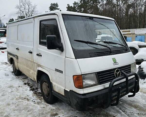 Белый Мерседес MB-Class, объемом двигателя 2.3 л и пробегом 362 тыс. км за 1300 $, фото 1 на Automoto.ua