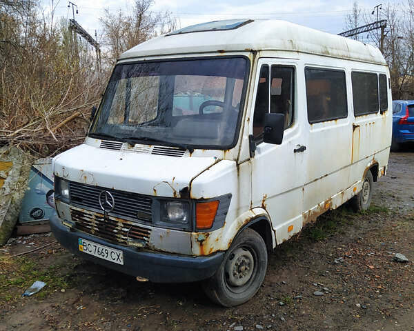 Белый Мерседес MB-Class, объемом двигателя 0 л и пробегом 100 тыс. км за 1100 $, фото 1 на Automoto.ua