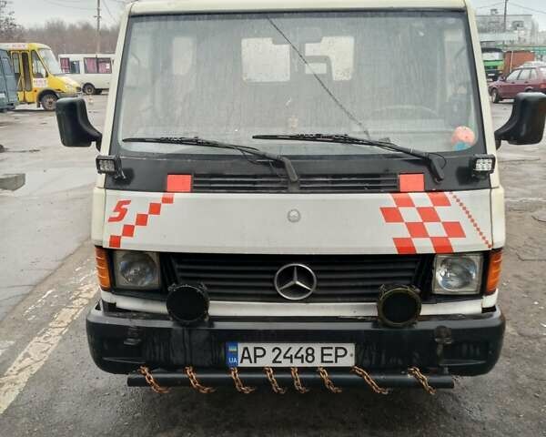 Белый Мерседес MB-Class, объемом двигателя 2.4 л и пробегом 300 тыс. км за 1800 $, фото 1 на Automoto.ua