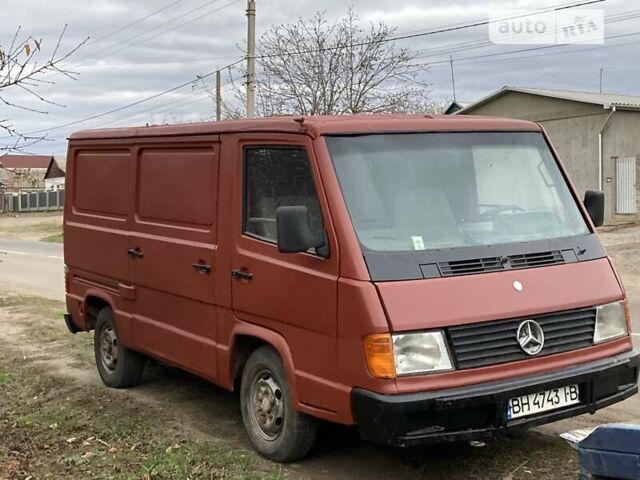 Красный Мерседес MB-Class, объемом двигателя 2.4 л и пробегом 322 тыс. км за 2200 $, фото 1 на Automoto.ua