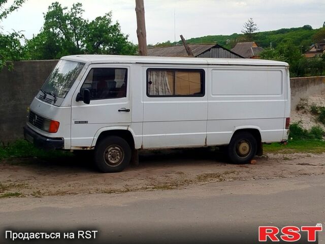 Белый Мерседес МБ100, объемом двигателя 2.4 л и пробегом 111 тыс. км за 1111 $, фото 1 на Automoto.ua