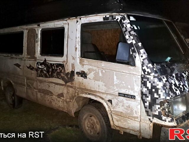 Белый Мерседес МБ100, объемом двигателя 2.4 л и пробегом 777 тыс. км за 1180 $, фото 1 на Automoto.ua