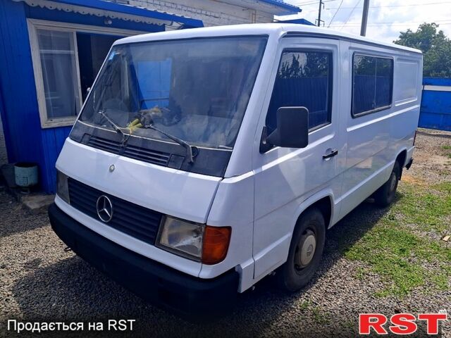 Мерседес МБ100 1994 в Новомосковске на Automoto.ua Белый Мерседес МБ100, объемом двигателя 2.4 л и пробегом 720 тыс. км за 2300 $, фото 1 на Automoto.ua