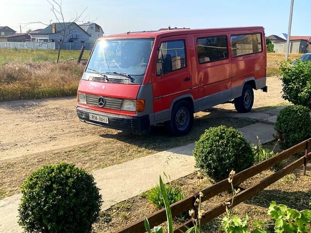 Мерседес МБ100, объемом двигателя 2.4 л и пробегом 100 тыс. км за 1700 $, фото 1 на Automoto.ua