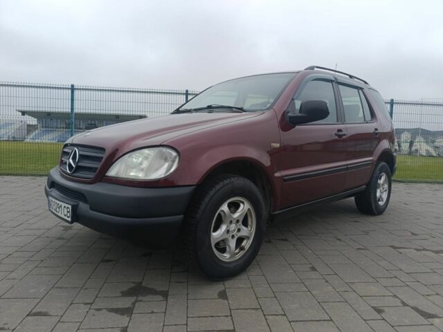 Красный Мерседес МЛ 320, объемом двигателя 3.2 л и пробегом 350 тыс. км за 5699 $, фото 1 на Automoto.ua