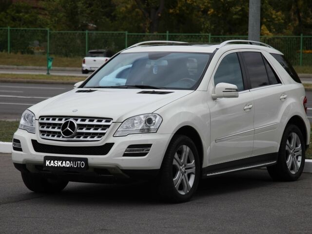 Білий Мерседес МЛ 350, об'ємом двигуна 3.5 л та пробігом 30 тис. км за 23999 $, фото 1 на Automoto.ua