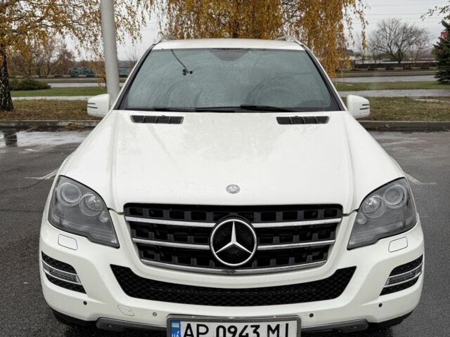 Мерседес МЛ 350 2011 у Запоріжжя на Automoto.ua Білий Мерседес МЛ 350, об'ємом двигуна 3 л та пробігом 356 тис. км за 16000 $, фото 1 на Automoto.ua