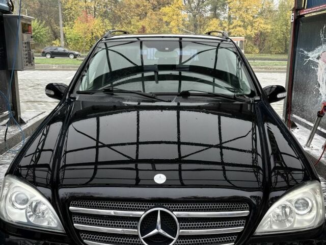 Черный Мерседес МЛ 350, объемом двигателя 3.5 л и пробегом 230 тыс. км за 6700 $, фото 1 на Automoto.ua