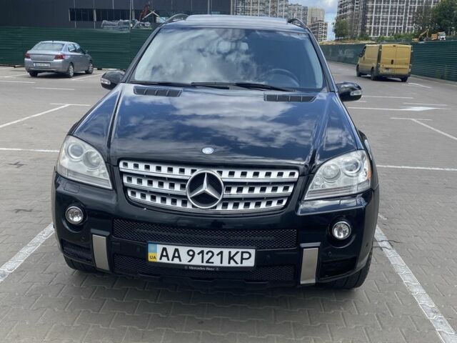 Черный Мерседес МЛ 350, объемом двигателя 3.5 л и пробегом 270 тыс. км за 10000 $, фото 1 на Automoto.ua