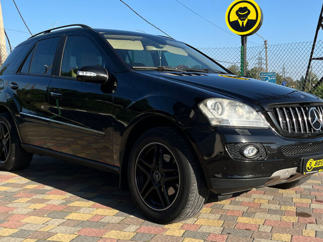 Чорний Мерседес МЛ 350, об'ємом двигуна 3.5 л та пробігом 291 тис. км за 12400 $, фото 1 на Automoto.ua
