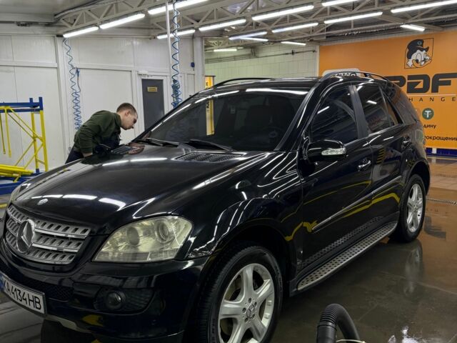 Чорний Мерседес МЛ 350, об'ємом двигуна 3.5 л та пробігом 242 тис. км за 9499 $, фото 1 на Automoto.ua