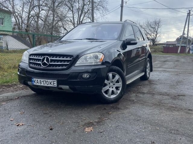 Черный Мерседес МЛ 350, объемом двигателя 3.5 л и пробегом 2 тыс. км за 10200 $, фото 1 на Automoto.ua