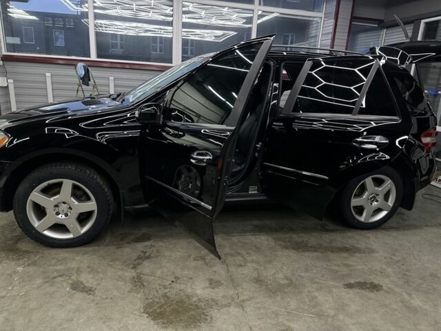 Чорний Мерседес МЛ 350, об'ємом двигуна 3.5 л та пробігом 270 тис. км за 10800 $, фото 1 на Automoto.ua