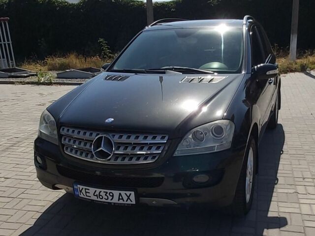 Чорний Мерседес МЛ 350, об'ємом двигуна 3.5 л та пробігом 132 тис. км за 14200 $, фото 1 на Automoto.ua