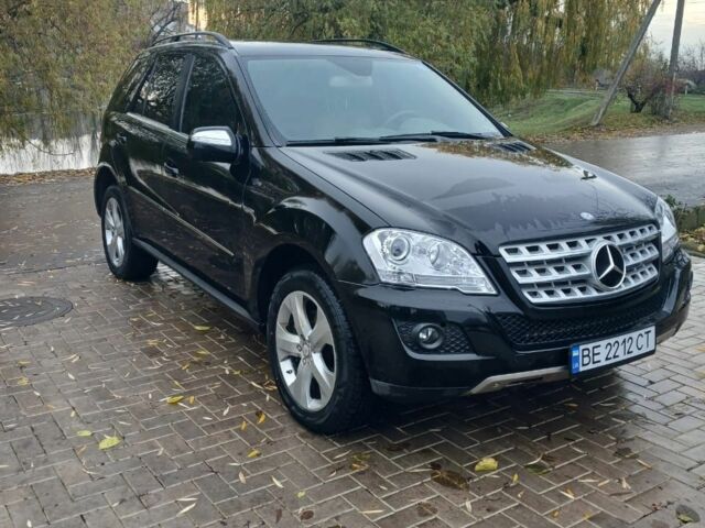 Чорний Мерседес МЛ 350, об'ємом двигуна 3 л та пробігом 345 тис. км за 13500 $, фото 1 на Automoto.ua