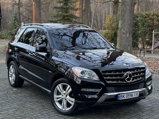 Чорний Мерседес МЛ 350, об'ємом двигуна 3 л та пробігом 274 тис. км за 19700 $, фото 1 на Automoto.ua