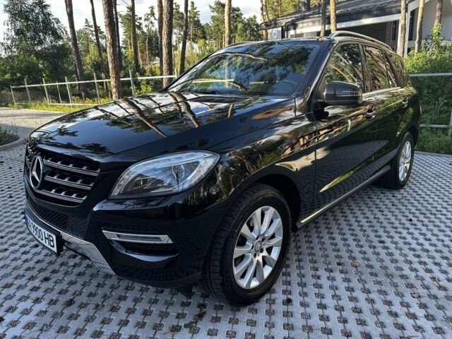 Черный Мерседес МЛ 350, объемом двигателя 3 л и пробегом 100 тыс. км за 30000 $, фото 1 на Automoto.ua