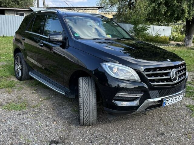 Черный Мерседес МЛ 350, объемом двигателя 3 л и пробегом 350 тыс. км за 29950 $, фото 1 на Automoto.ua