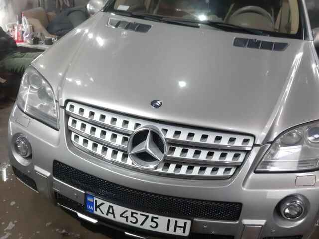 Сірий Мерседес МЛ 350, об'ємом двигуна 3.5 л та пробігом 250 тис. км за 9000 $, фото 1 на Automoto.ua