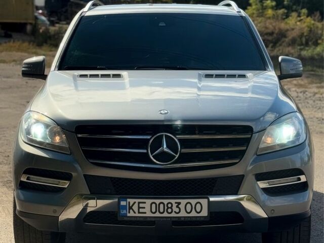 Сірий Мерседес МЛ 350, об'ємом двигуна 3.5 л та пробігом 337 тис. км за 22500 $, фото 1 на Automoto.ua