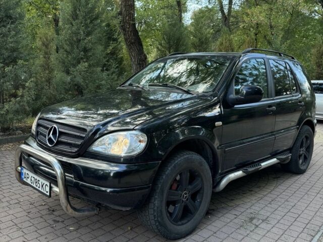 Черный Мерседес МЛ 430, объемом двигателя 4.3 л и пробегом 268 тыс. км за 4299 $, фото 1 на Automoto.ua