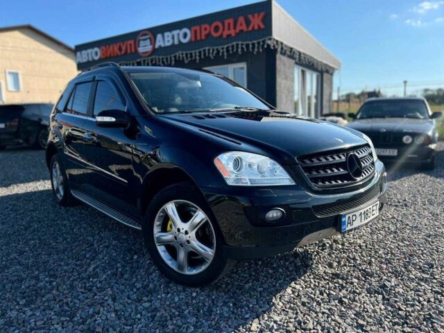 Чорний Мерседес МЛ 500, об'ємом двигуна 5.5 л та пробігом 200 тис. км за 8999 $, фото 1 на Automoto.ua