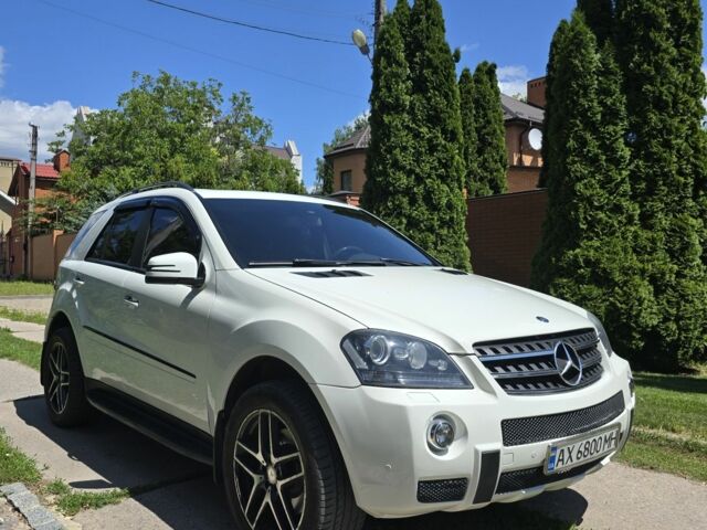 Білий Мерседес МЛ 550, об'ємом двигуна 5.5 л та пробігом 200 тис. км за 11500 $, фото 1 на Automoto.ua