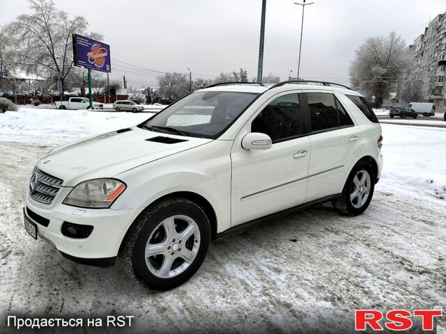Білий Мерседес МЛ класс, об'ємом двигуна 3.5 л та пробігом 17600 тис. км за 11500 $, фото 1 на Automoto.ua