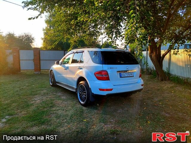 Білий Мерседес МЛ класс, об'ємом двигуна 3 л та пробігом 260 тис. км за 15300 $, фото 1 на Automoto.ua