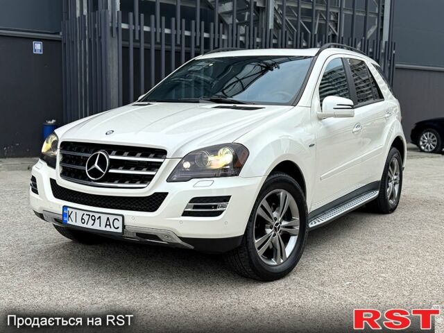Білий Мерседес МЛ класс, об'ємом двигуна 3 л та пробігом 232 тис. км за 14750 $, фото 1 на Automoto.ua