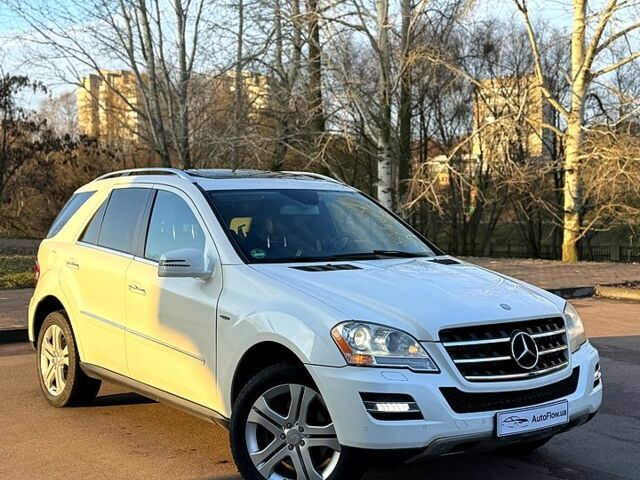 Білий Мерседес МЛ класс, об'ємом двигуна 3 л та пробігом 342 тис. км за 16500 $, фото 1 на Automoto.ua