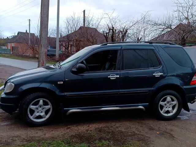 Черный Мерседес МЛ класс, объемом двигателя 2.3 л и пробегом 0 тыс. км за 5300 $, фото 1 на Automoto.ua