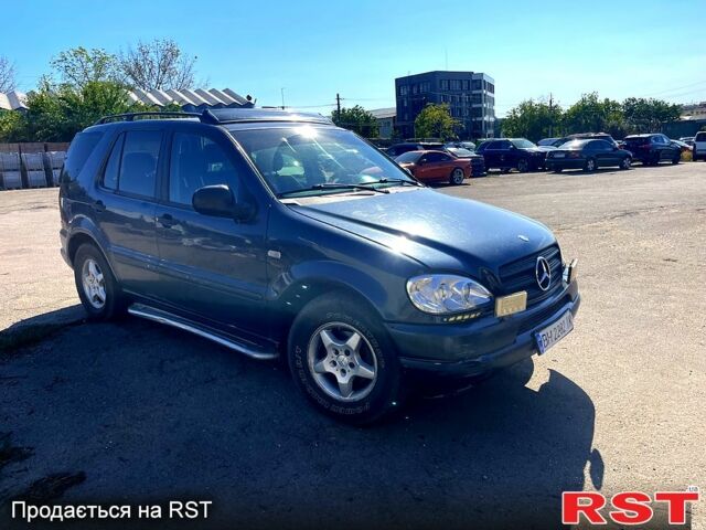 Черный Мерседес МЛ класс, объемом двигателя 2.7 л и пробегом 0 тыс. км за 5000 $, фото 1 на Automoto.ua