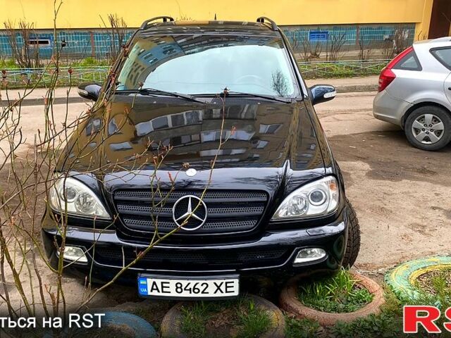 Чорний Мерседес ML-Class, об'ємом двигуна 2.7 л та пробігом 420 тис. км за 6500 $, фото 1 на Automoto.ua